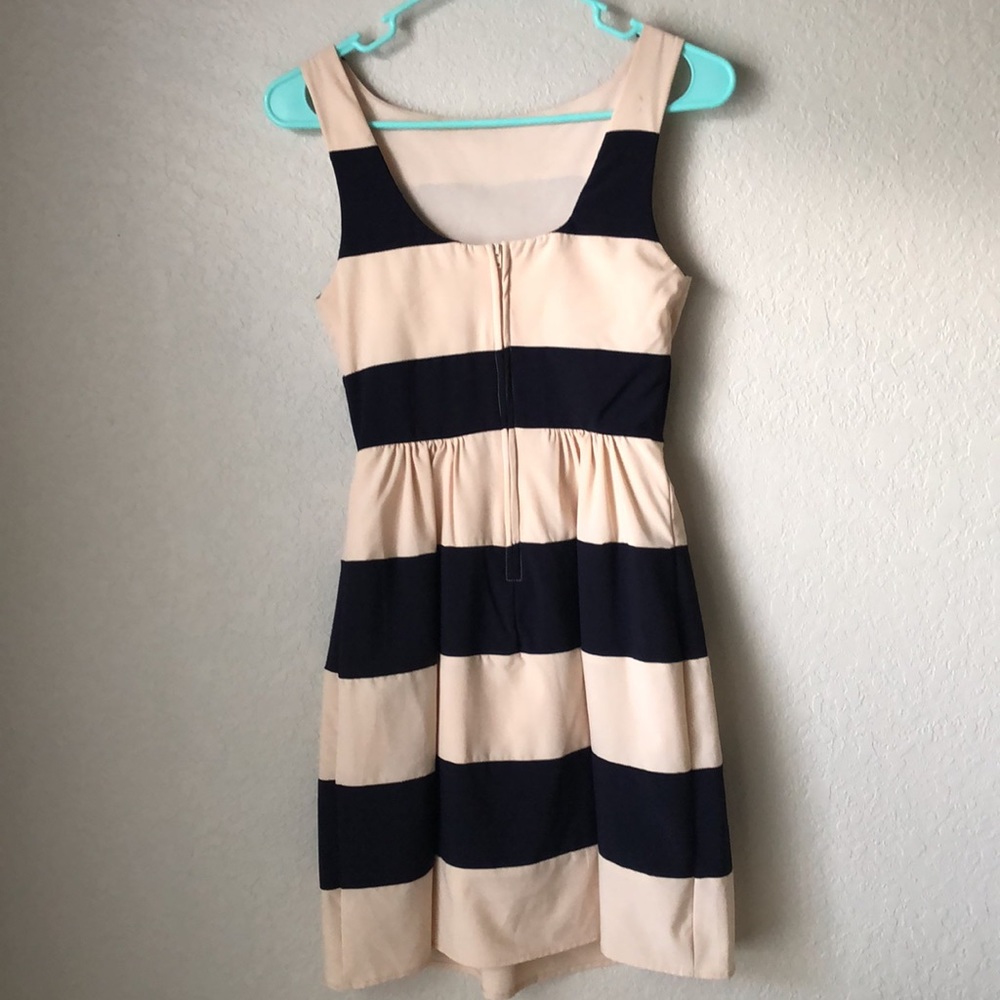 Dress with Pockets - Picture 2 of 3